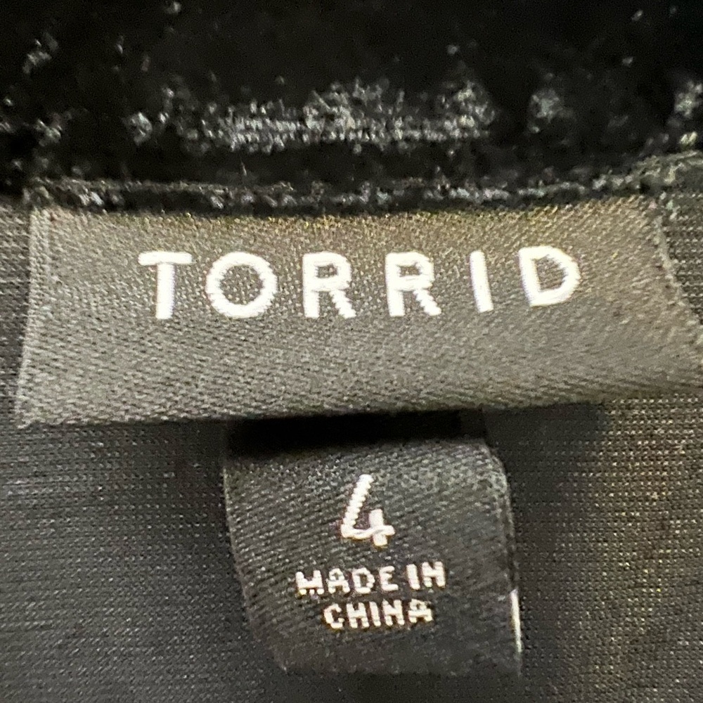 Torrid black crushed velvet top short sleeves size 4 EUC - Picture 2 of 7